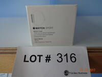 Apple horloge - 42 mm met witte sportband, artikel #943551, reguliere prijs Ã„ 397,- (Apple Watch - 42 mm with White Sports Band Item # 943551 Regular price Ã„397)