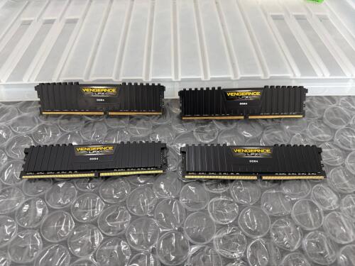 LOT OF 4 CORSAIR DDR4 1286B (4X326B)