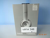 "Beats" hoofdtelefoons - "Beats Solo 2 Wireless" - reguliere prijs 239 "Beats" Headphones - "Beats Solo 2 Wireless" - Regular price 239)