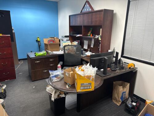 U Shape Desk W/ Hutch, Office Chair and Side Chairs ( No Content) delay pickup mid October)