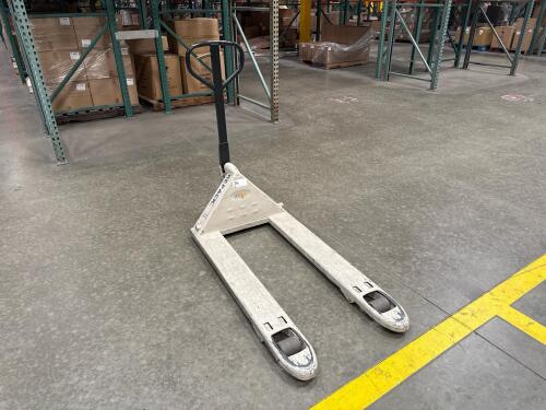 CROWN PTH 5000LBS PALLET JACK
