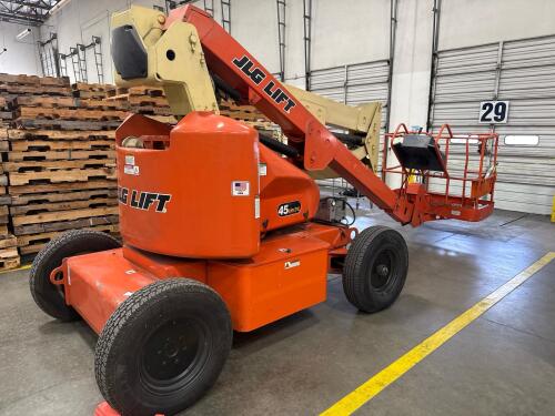 JLG 45 ELECTRIC BOOM LIFT, HORIZONTAL REACH: 22.7 FT, MAX PLATFORM HEIGHT :45 FT, MAX CAPACITY: 500 LBS, WITH LESTRONIC II BATTERY CHARGER, YEAR: 1999, HRS: 663, SERIAL: 094143-0300043371, (BOOM LIFT WON&rsquo;T TRAVEL BUT BOOM WILL EXTEND OUT) (GROUND LEVEL 
