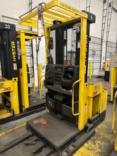 HYSTER RX30XMS2 ORDER PICKER NO BATTERY (NOT WORKING), SERIAL: D174N01640Y , UNIT #6 (GROUND LEVEL REMOVAL ONLY)