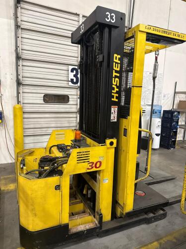 HYSTER RX30XMS2 ORDER PICKER NO BATTERY (NOT WORKING), SERIAL: D174N02144A , UNIT #33 (GROUND LEVEL REMOVAL ONLY)