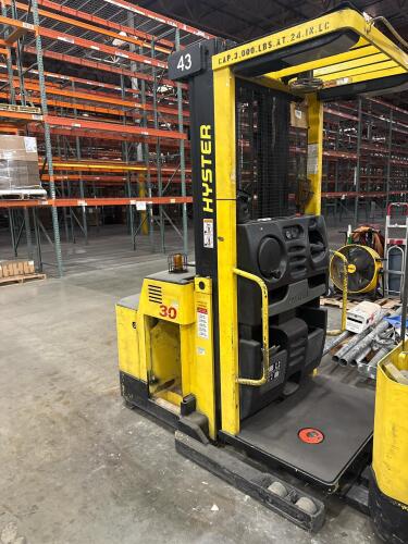 HYSTER RX30XMS2 ORDER PICKER NO BATTERY (NOT WORKING), SERIAL: D174N02647B , UNIT #43 (GROUND LEVEL REMOVAL ONLY)