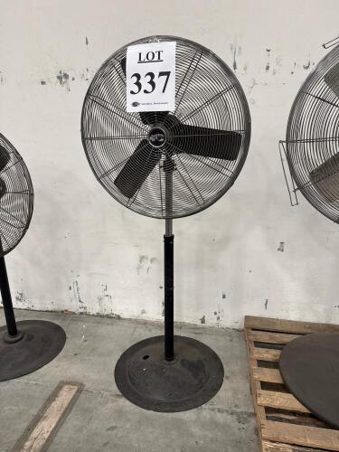 THE HAMPTON BAY 30" Industrial Pedestal Fan