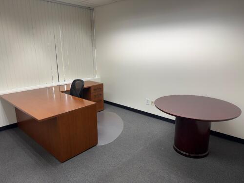 Office Desk W/ Right Return 6&rsquo; x 7&rsquo;, Office Chair And Round Table 47&rdquo; (Location: 2nd Floor)