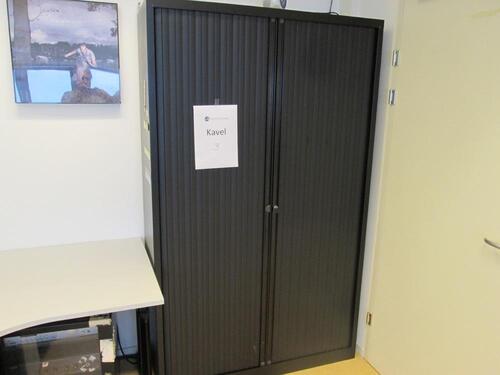 Roldeurkast met legplanken / laderal slide door cabinet