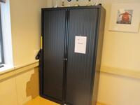 Roldeurkast met legplanken / laderal slide door cabinet