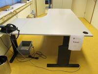 Bureau met ladeblok / Desk with rolling file