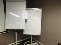 2 Whiteboard / easels