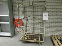 Verrijdbare kar met kooiconstructie / Roller cart- cage