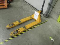 Jungheinrich palletwagen/pallet jackPlease note this item has a reserved collection date, it may be collected after 14:00 on the 29th or from 09:00 on the 30th. If you have any questions please contact the Auctioneer