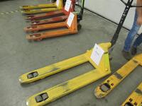 Palletwagen/pallet jack Please note this item has a reserved collection date, it may be collected after 14:00 on the 29th or from 09:00 on the 30th. If you have any questions please contact the Auctioneer