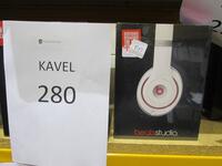 2x Beats Studio 1x wit en 1x zwart nieuwprijs € 249,- p.st.