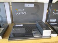 Surface 3 met zwart toetsenbord, penhouder, micro USB kabel en HD AV adapter nieuwprijs € 699,-