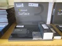 Surface 3 met zwart toetsenbord, penhouder, micro USB kabel en HD AV adapter nieuwprijs € 699,-