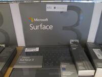 Surface 3 met toebehoren nieuwprijs € 699,-/ Microsoft surface tablet with detachable keyboards