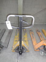 Pallet shuttle truck, steel framed, manual hydraulic