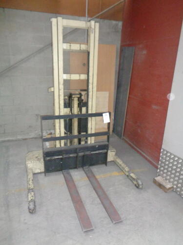 Crown 15BT110 Walkie stacker, battery electric, 1000kg lifting capacity, S/N SA12420156