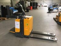 Jungheinrich electrische stapelaar ERE220 + Oplaadstation 24V