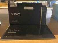 Microsoft Surface  met toebehoren -/ Microsoft surface tablet with detachable keyboardsPlease note the item model was updated on 19th June as it was previously incorrectly desribed, bidding was reseted at 16:00 on 19th June. 