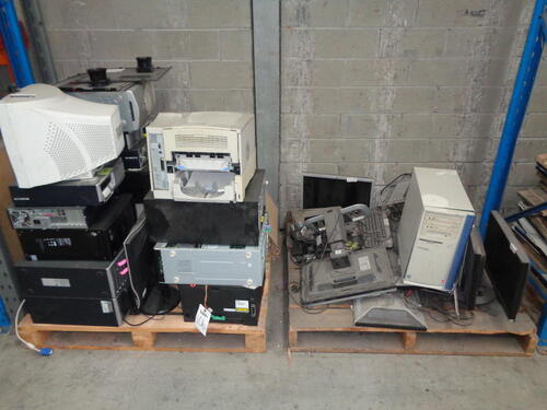 2 pallets of assorted IT equipment