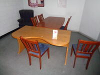 2 tables, 5 dining chairs, 2 lounge chairs