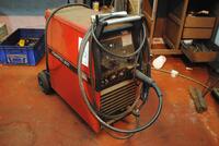 Lincoln electric Powertec 300C, 300 amp MIG welder complete with integral Wire feed, Ser. No. P1060802911