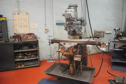 Bridgeport Universal turret mill, table 1220 mm x 225 mm. Ser. No. 309630679V. Complete with remounted slotting head, power feed to long traverse, 2 axis DRO & coolant.