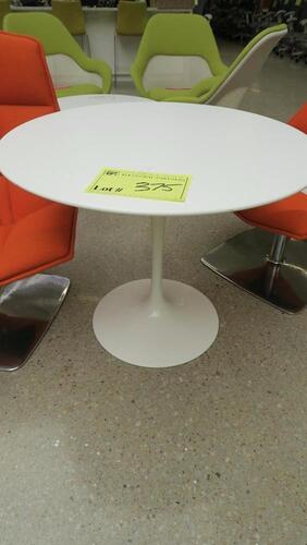 KNOLL "SAARINEN" DINING TABLE, 36" DIAMETER TOP, 28.25" HEIGHT, WHITE. WITH THE PEDESTAL COLLECTION, EERO SAARINEN RESOLVED THE "UGLY, CONFUSING, UNRESTFUL WORLD" UNDERNEATH TABLES AND CHAIRS. THE COLLECTION IS A DEFINING ACCOMPLISHMENT OF MODERN DESIGN A