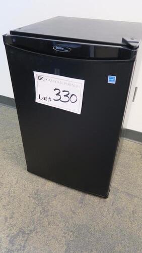 DANBY MINI FRIDGE, MODEL DCR1228LDD, BLACK, 32" TALL, WITH FREEZER COMPARTMENT. MSRP $159