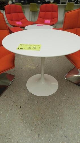 KNOLL "SAARINEN" DINING TABLE, 36" DIAMETER TOP, 28.25" HEIGHT, WHITE. WITH THE PEDESTAL COLLECTION, EERO SAARINEN RESOLVED THE "UGLY, CONFUSING, UNRESTFUL WORLD" UNDERNEATH TABLES AND CHAIRS. THE COLLECTION IS A DEFINING ACCOMPLISHMENT OF MODERN DESIGN A