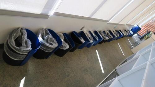 LOT OF 30, 2 WAY PLASTIC TRASH/RECYCLE CAN, BLUE AND BLACK, INTERLOCKING. MSRP $19 EACH