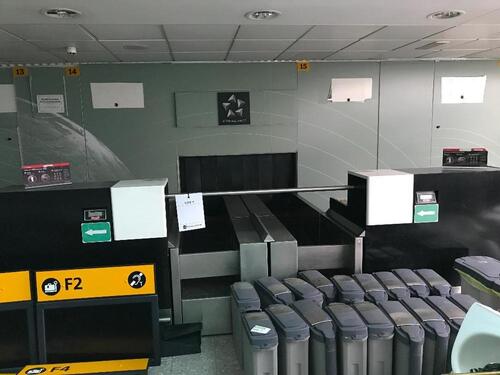 A pair of check in desks with Avery Berkel L108 scales 2KG-150KG. D 900mm, W 1200mm, H 1200mm. Belt width 450mm. Weigh belt 900mm by 750mm. Feeder belt 1330mm by 750mm. Each desk complete with display screen and bracket. Desks consist of drawers, digital 
