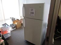 FRIGIDAIRE REFRIGERATOR