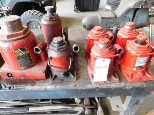 (6) ASST'D 20 TON AIR HYDRAULIC STUBBY BOTTLE JACKS AND (1) TORIN BIG RED 50 TON HYDRAULIV BOTTLE JACK