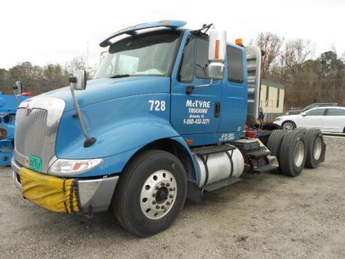 2010 INTERNATIONAL MODEL 8600 SBA 6X4 TRANSTAR CONVENTIONAL, 32 INCH FLAT TOP SLEEPER, CUMMINS ISM ENGINE, 410 H.P., ENGINE BRAKE, EATON FULLER 10 SPEED TRANSMISSION, 40,000 LB. REAR ENDS, FULL SCREW, 3.70 RATIO, LO-LEAF AIR RIDE SUSPENSION WITH DUMP VALV