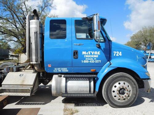 2010 INTERNATIONAL MODEL 8600 SBA 6X4 TRANSTAR CONVENTIONAL, 32 INCH FLAT TOP SLEEPER, CUMMINS ISM ENGINE, 410 H.P., ENGINE BRAKE, EATON FULLER 10 SPEED TRANSMISSION, 40,000 LB. REAR ENDS, FULL SCREW, 3.70 RATIO, LO-LEAF AIR RIDE SUSPENSION WITH DUMP VALV