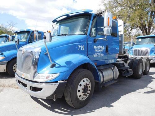 2010 INTERNATIONAL MODEL 8600 SBA 6X4 TRANSTAR CONVENTIONAL, 32 INCH FLAT TOP SLEEPER, CUMMINS ISM ENGINE, 410 H.P., ENGINE BRAKE, EATON FULLER 10 SPEED TRANSMISSION, 40,000 LB. REAR ENDS, FULL SCREW, 3.70 RATIO, LO-LEAF AIR RIDE SUSPENSION WITH DUMP VALV