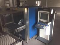 Smith Heimann HS 7555si baggage scanner, complete with Smiths monitor desk